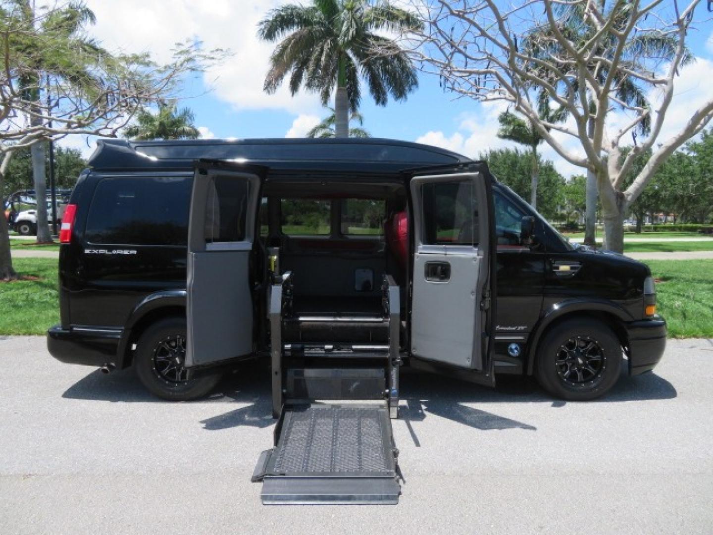 2018 Black /Red GMC Savana G2500 Cargo (1GTW7AFG9J1) with an 6.0L V8 OHV 16V FFV engine, 6A transmission, located at 4301 Oak Circle #19, Boca Raton, FL, 33431, (954) 561-2499, 26.388861, -80.084038 - Photo#33